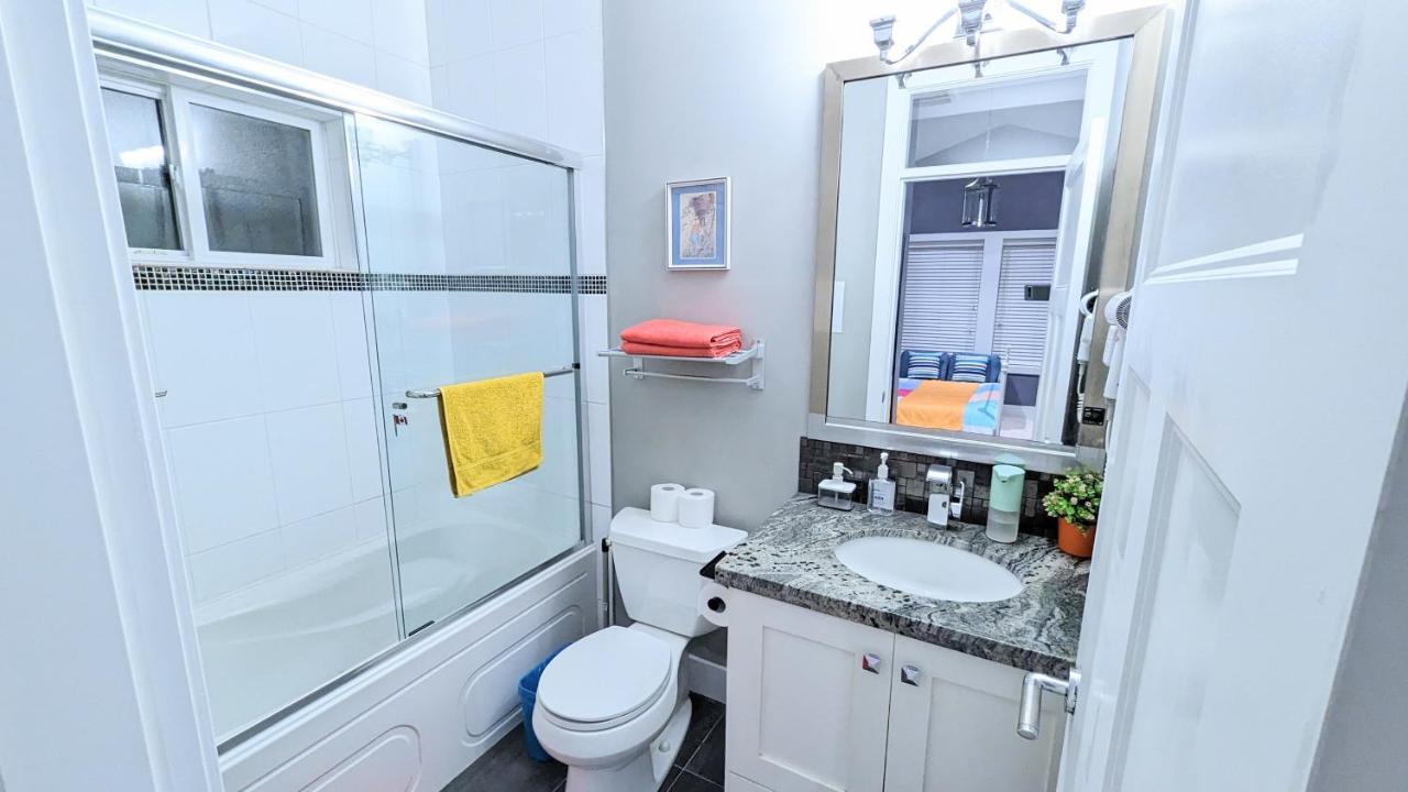 Cozy Ensuite Room Near Nature & Amenities Surrey Exterior photo