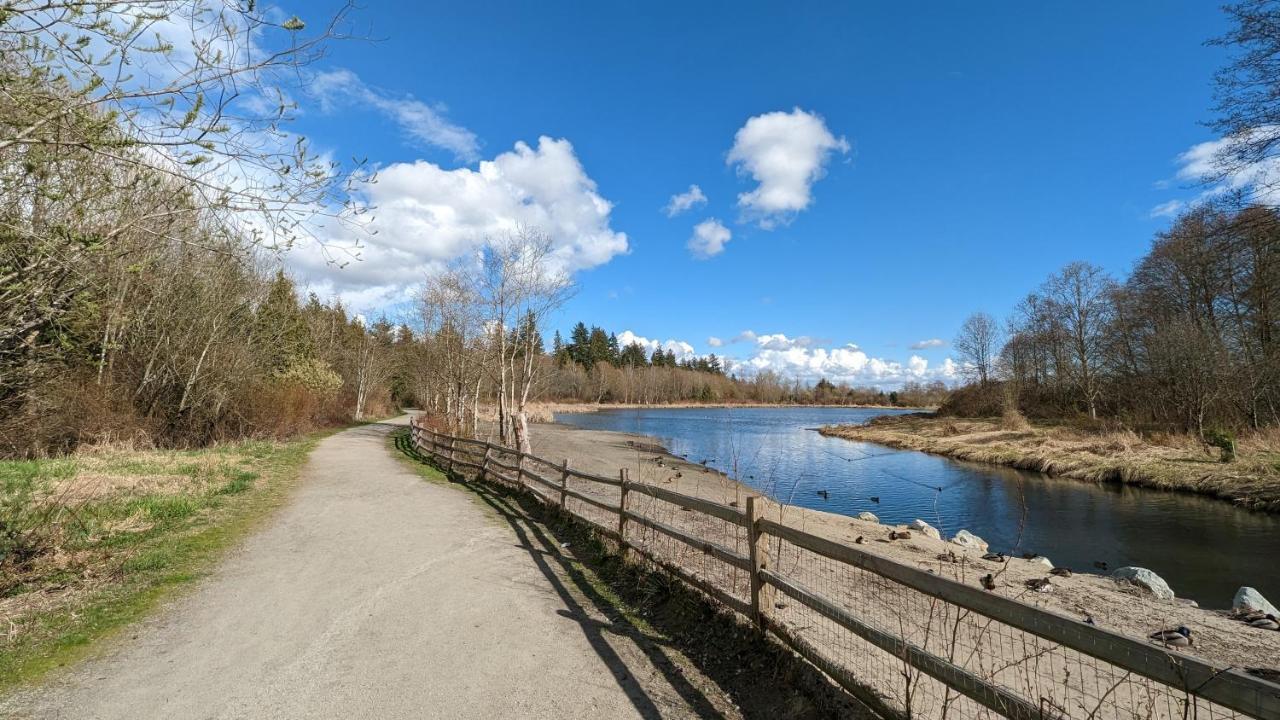 Cozy Ensuite Room Near Nature & Amenities Surrey Exterior photo